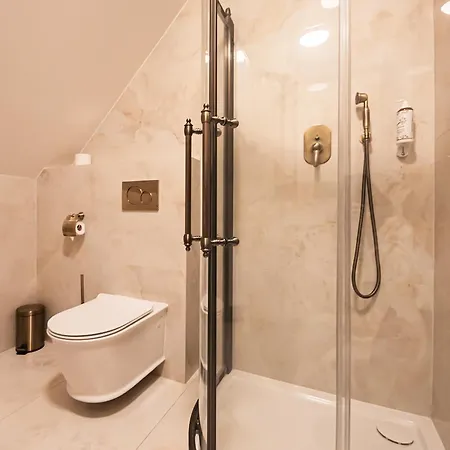 Hotel Octarna - Free On-site Parking 4*