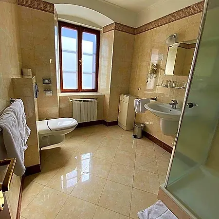 Hotel Octarna - Free On-site Parking 4*