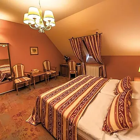 Hotel Octarna - Free On-site Parking 4*