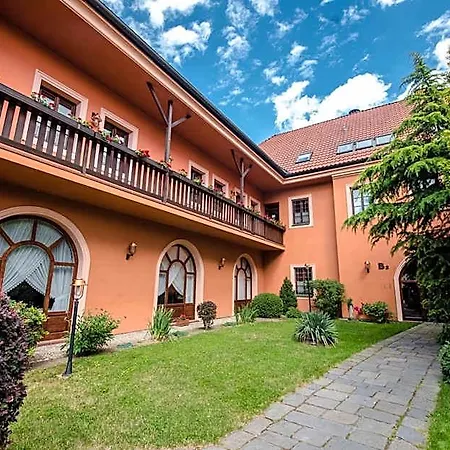 Octarna - Free On-site Parking Hotel