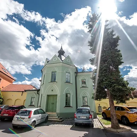 Octarna - Free On-site Parking