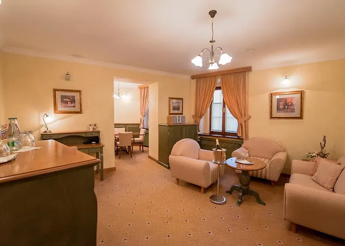 Hotel Octarna - Free On-site Parking 4*