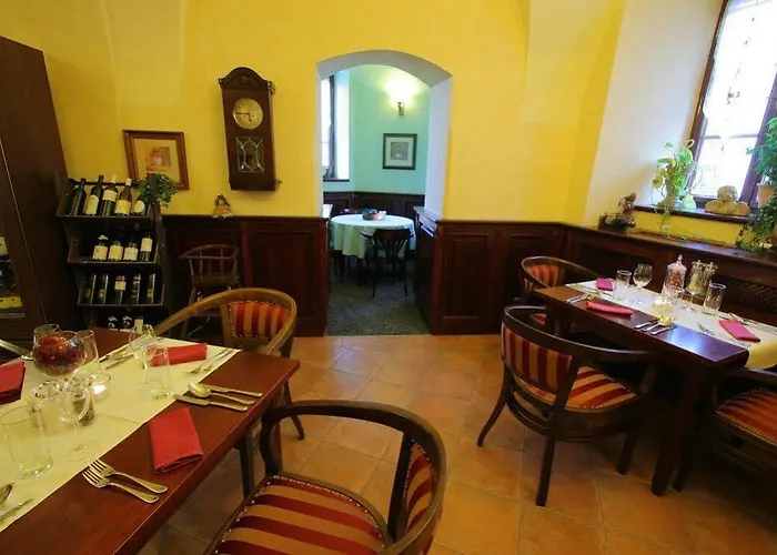 Octarna - Free On-site Parking Hotel Kroměříž